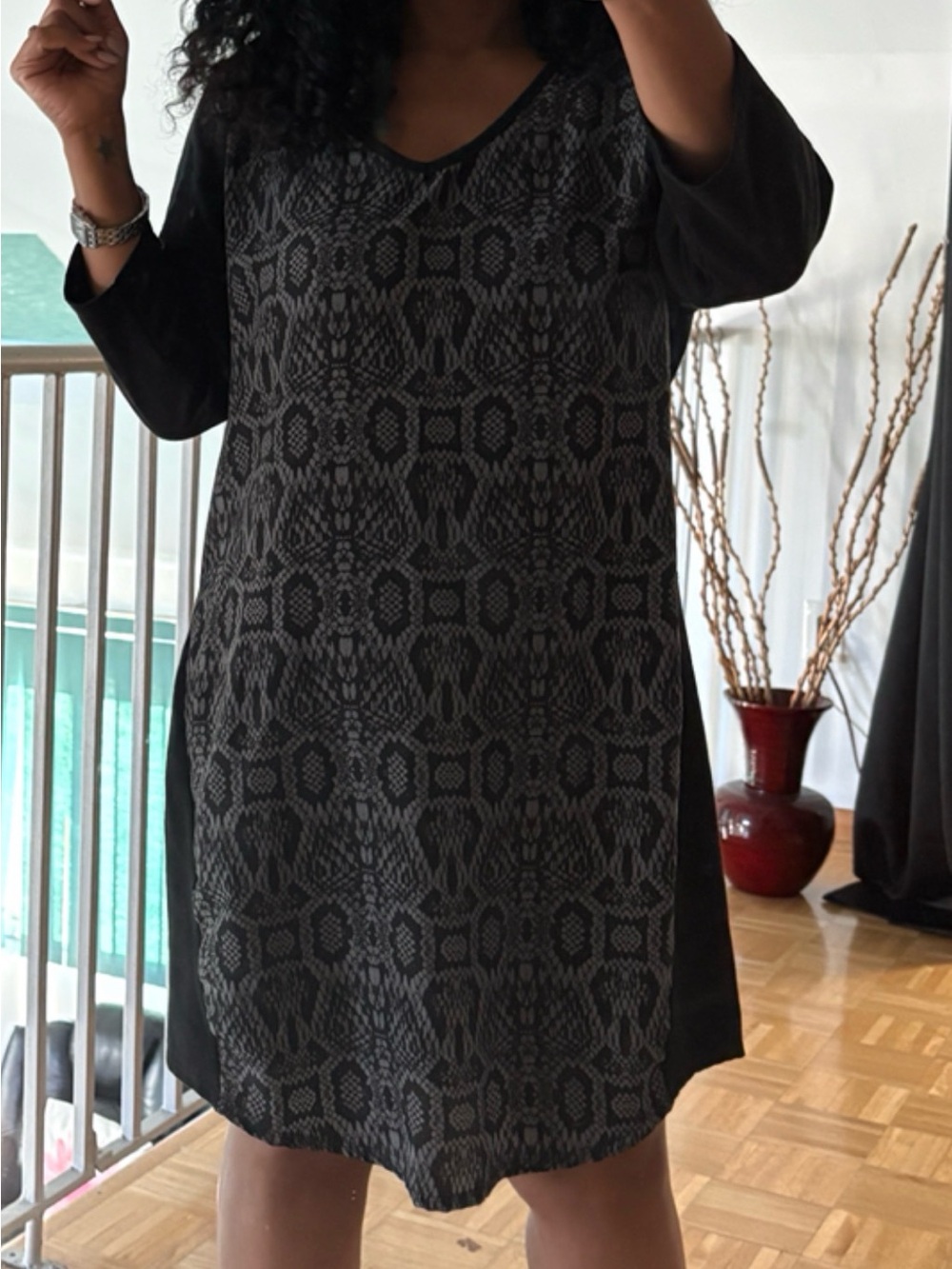 New York & Company Black Patterned V-Neck Shift Dress